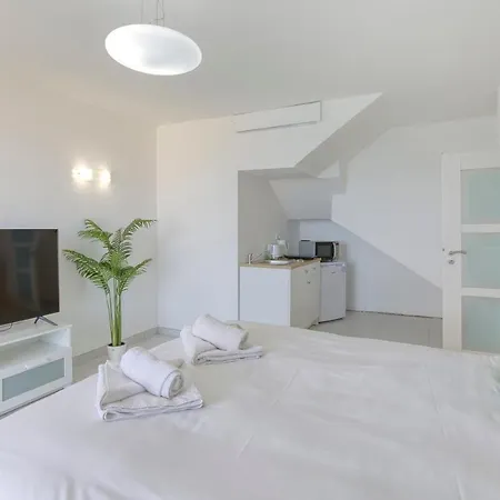 Apartment Seafront, Studio With Private Seaview Terrace By 360 Estates *